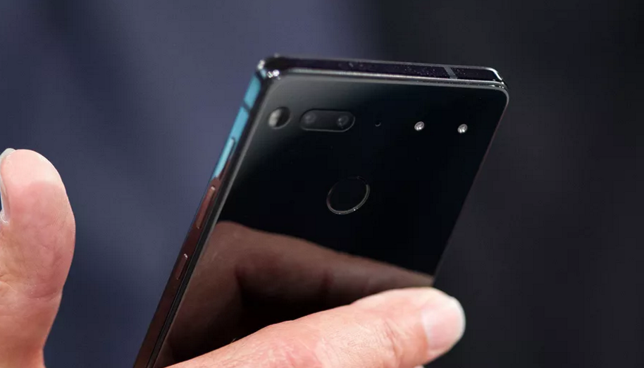 Andy Rubin Essential telefonun birkac hafta icinde gelecegini soyledi