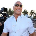 Dwayne The Rock Johnson Siriyi tanitan yeni bir reklam icin Applela bir araya geldi