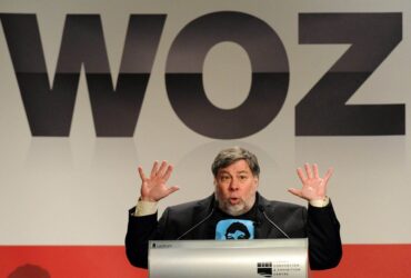 Steve Wozniak iPhonelar cok yuksek fiyatlandiriliyor cunku buna degecekler.