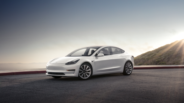 Tesla Model 3 Surumundeki Tum Ozellikler Aciklandi