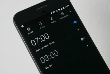 Android O Destekli Dark Theme ile Guncellenen Google Saat Uygulamasi