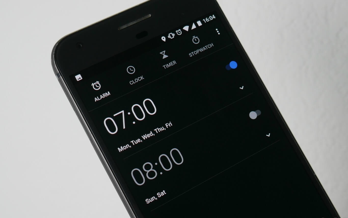 Android O Destekli Dark Theme ile Guncellenen Google Saat Uygulamasi