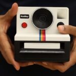 Instagif GIFleri basan bir Polaroid fotograf makinesi