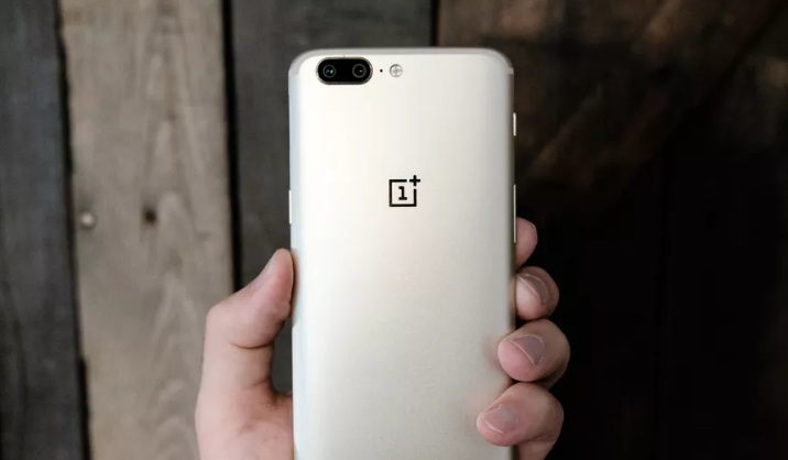 OnePlus akilli telefonunda ogrencilere yuzde 10 indirim sunuyor