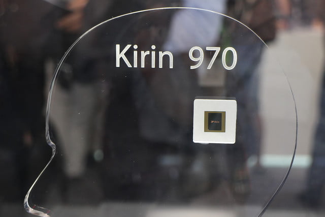 Huaweinin en yeni Kirin 970 yongasi o kadar zeki ki icinde kendi AI islemcisi var