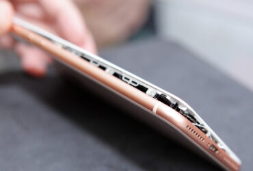 64 GB iPhone 8 Plus sarja takildiktan 3 dakika sonra patladi