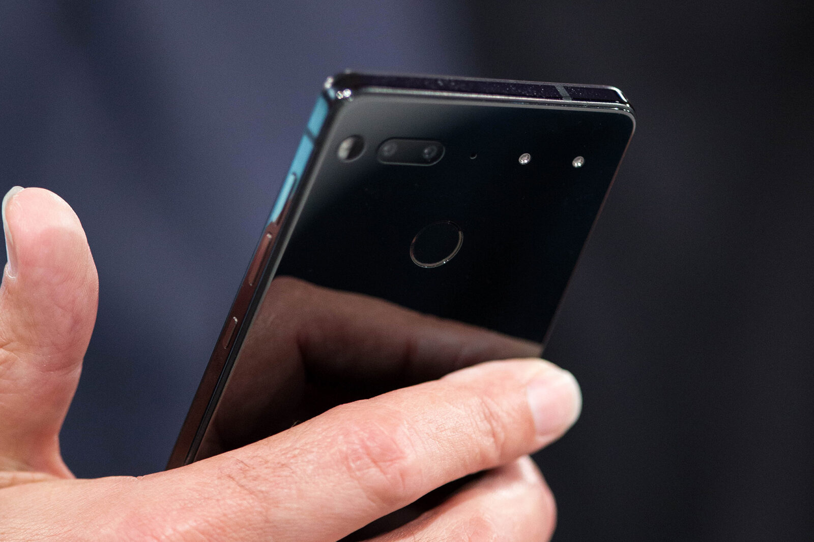 Essential Phone simdi 499 dolar Orijinal fiyatindan 200 dolar daha dusuk