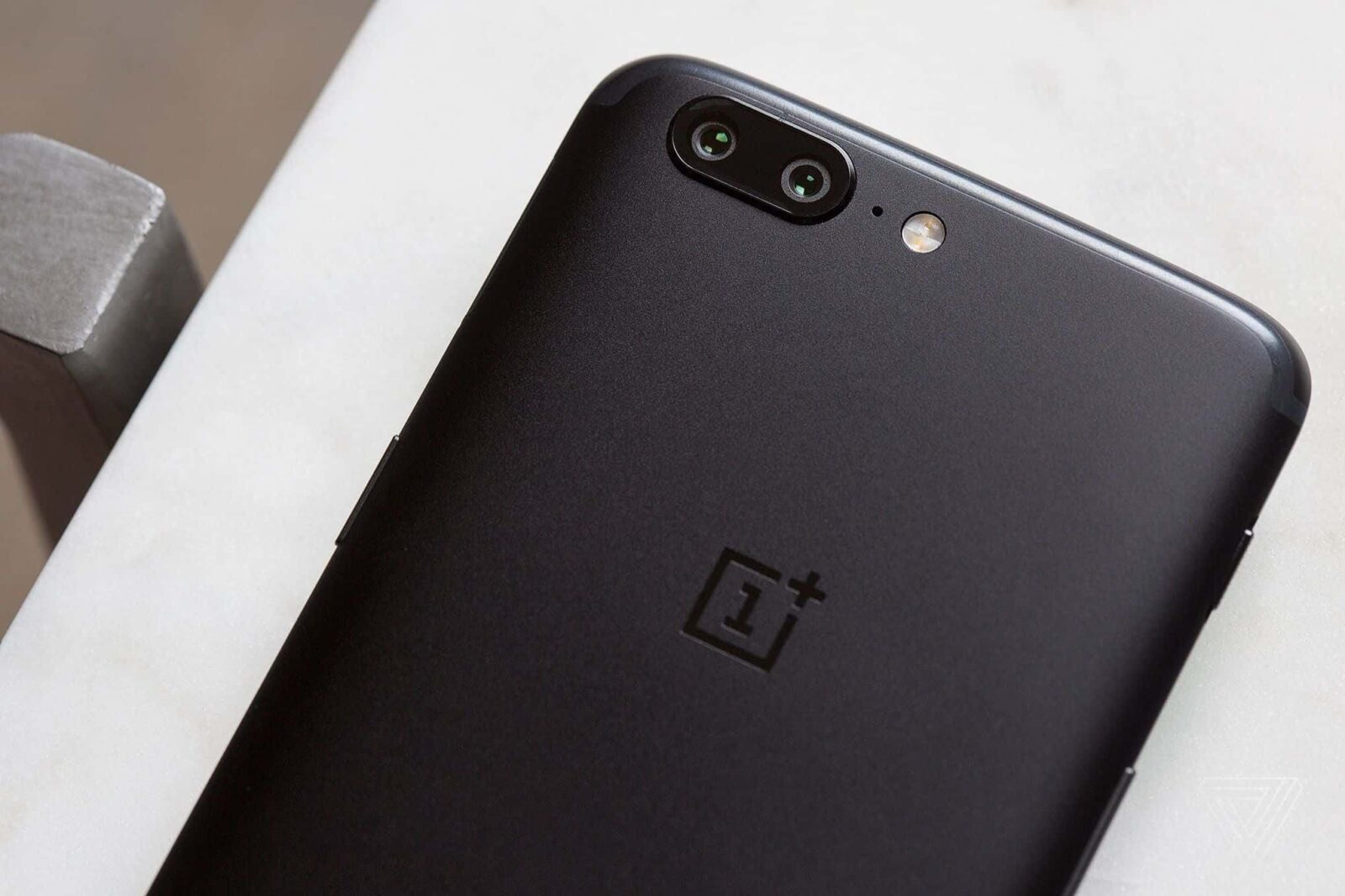 OnePlus 5T muhtemelen Oppo R11Se benzeyecek 1