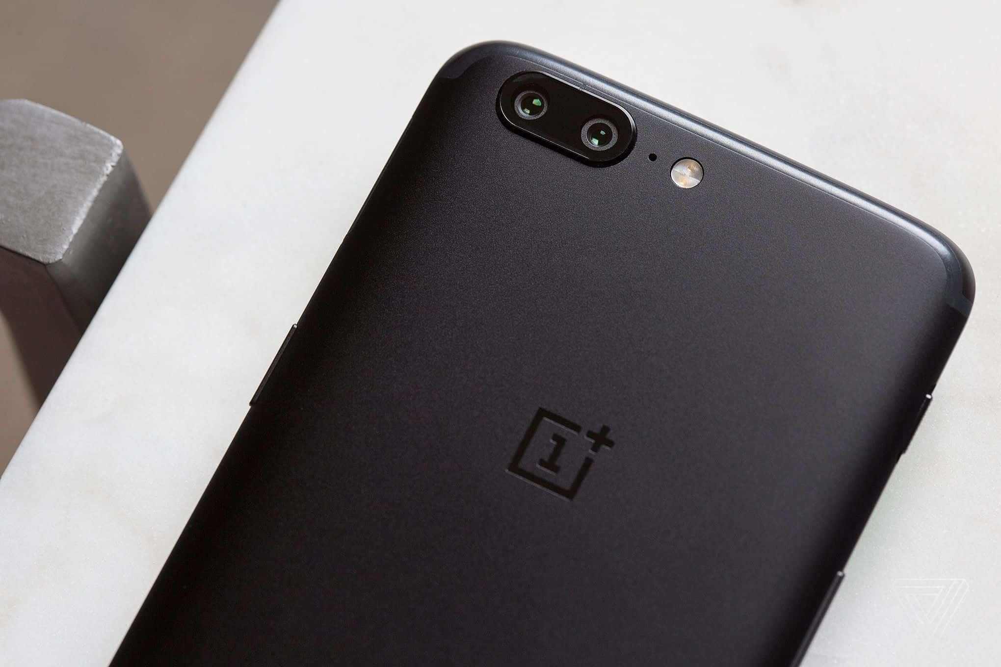 OnePlus 5T muhtemelen Oppo R11S’e benzeyecek