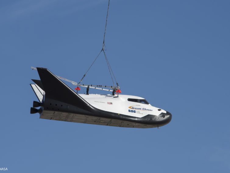 Turk cifte ait uzay ucagi Dream Chaser deneme ucusunu basariyla gecti3