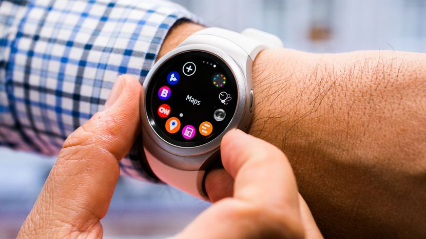 Yeni Samsung Gear S2 guncellemesi pil omru optimizasyonlarini getiriyor