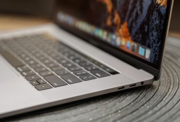 apple macbook pro 1