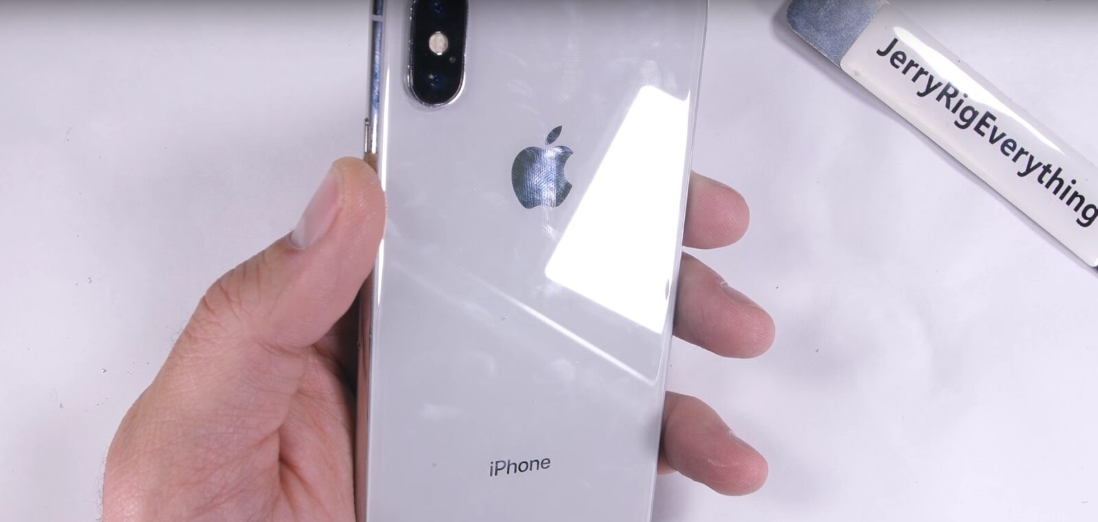 iPhone X dayaniklilik testinden geciyor sadece bir kusuru goruldu