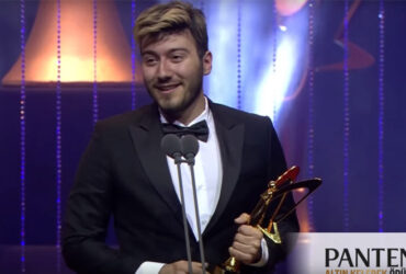 Enes Batur Pantene Altin Kelebek En Iyi YoutuberInstagrammerOdulunu Aldi