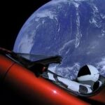 Elon Musk spor arabayi uzaya gonderdi
