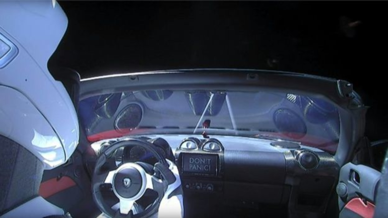 Elon Musk spor arabayi uzaya gonderdi1