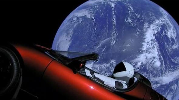 Elon Musk spor arabayı uzaya gönderdi