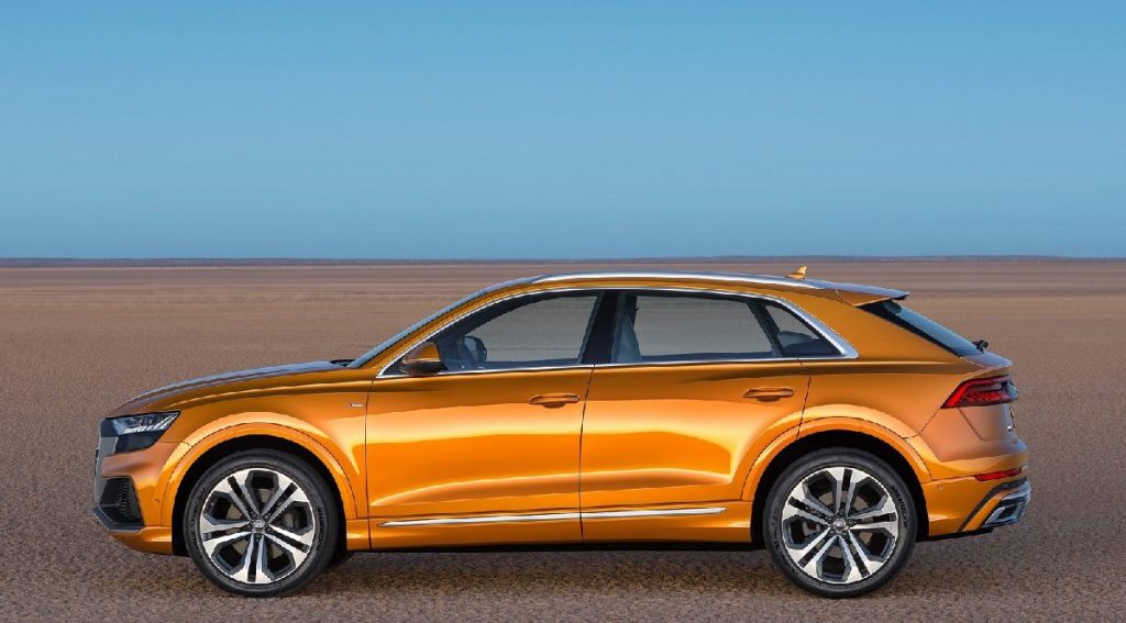 Audi q8 yan görünüş