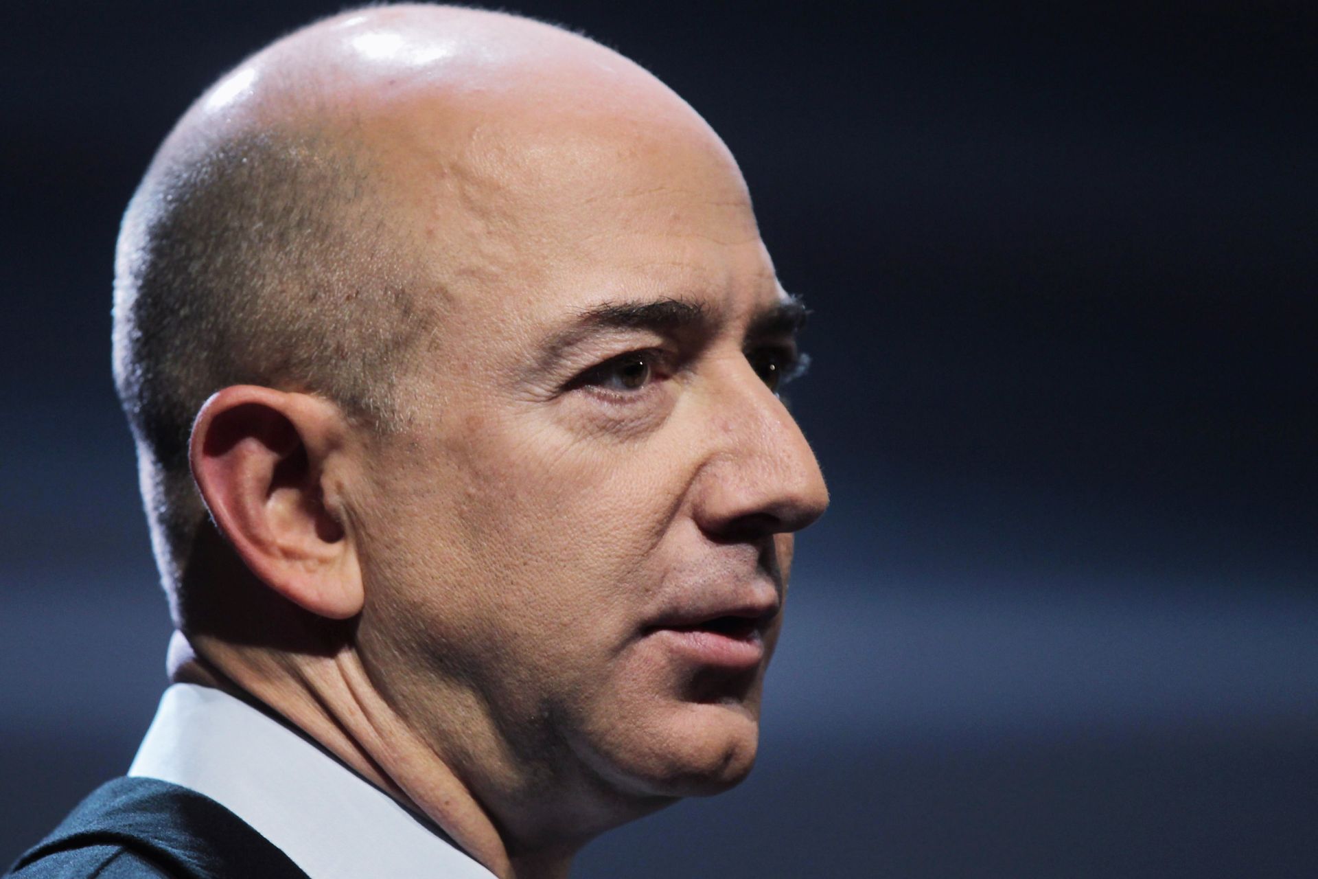 Jeff Bezos cebini doldururken, Amazon çalışanları uygun şartlar için grevde!