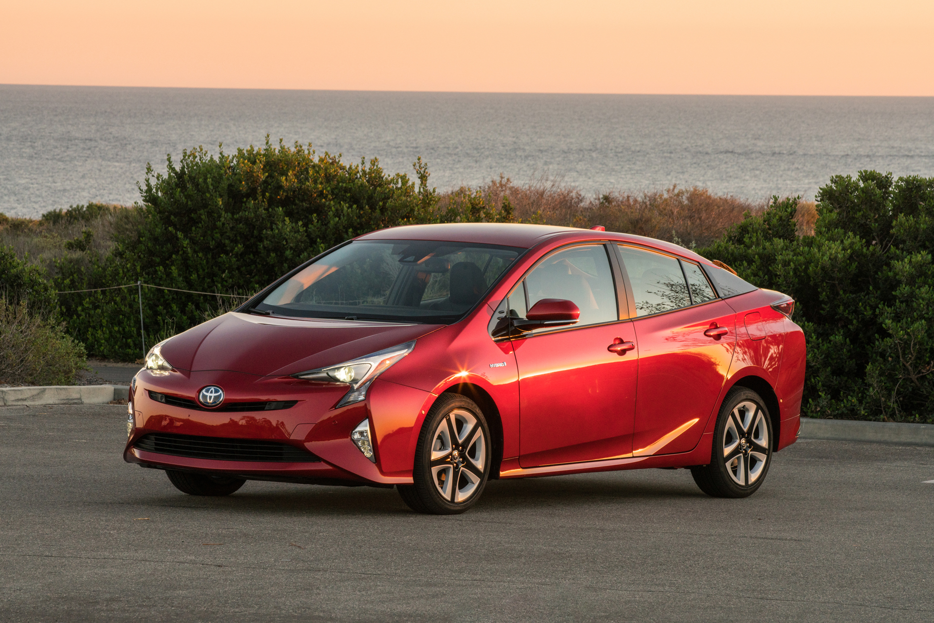 Toyota, yangın tehlikesinden ötürü 200 bin Prius modelini geri çağırdı
