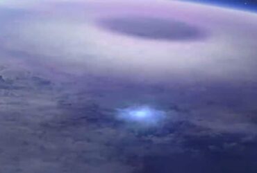 ESA Kısaltmasıyla Bilinen Ajans, Dünyadan Atmosfere Doğru Gitmekte Olan Mavi Işıkların Hayranlık Uyandıran Videosunu Yayınladı.
