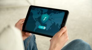 Boşluklu Fiber Optik Yeni Hız Rekoru Kırıyor