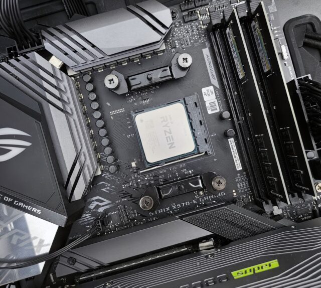 AMD, Zen 7 ve Zen 8 İşlemci Mimari Yol Haritasını Açıkladı