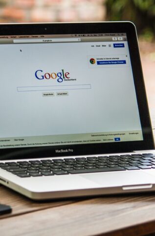 Google AB’yi Sürdürülebilir Yapay Zeka Kurallarına Uygun Kaldı