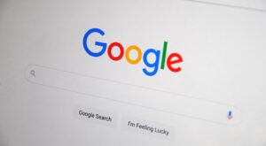 Yapay Zeka Savaşında Yeni Cephe: Dev Yayıncılar Google ile Köprü Açtı
