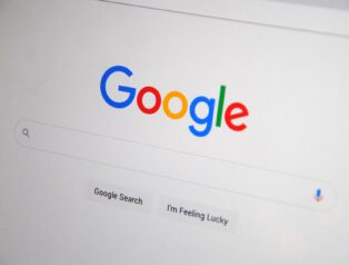 Yapay Zeka Savaşında Yeni Cephe: Dev Yayıncılar Google ile Köprü Açtı